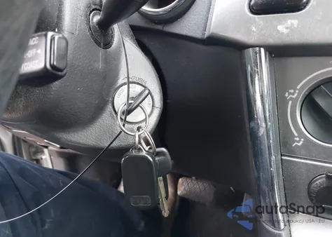 2004 Pontiac Vibe z USA, uszkodzony, nr VIN 5Y2SL628X4Z441464